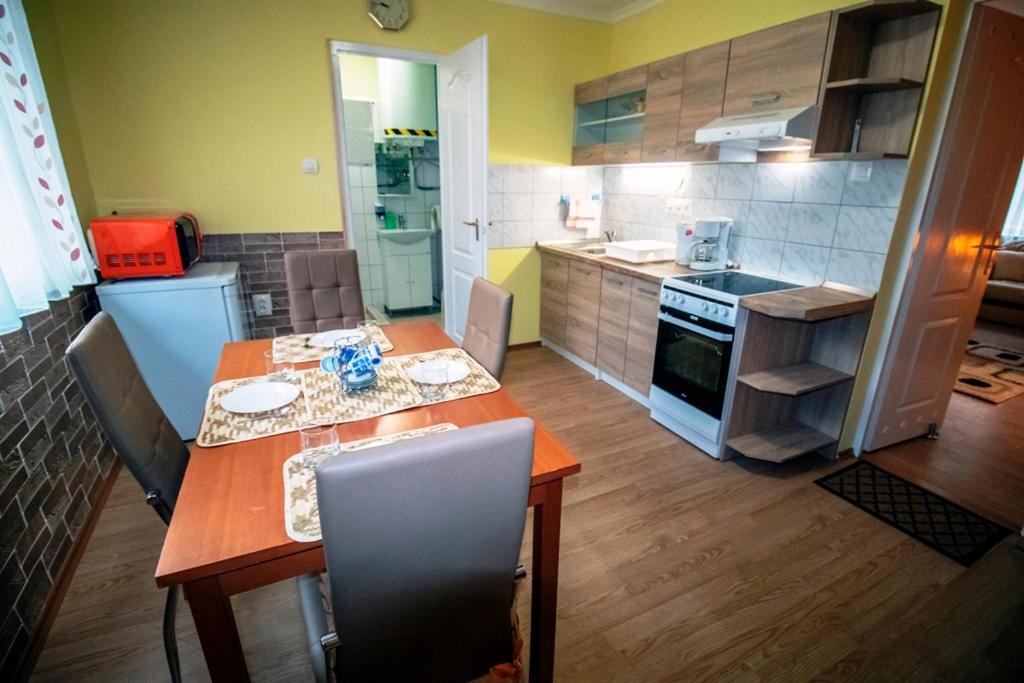 Krisztina Apartman Nagykanizsa Luaran gambar